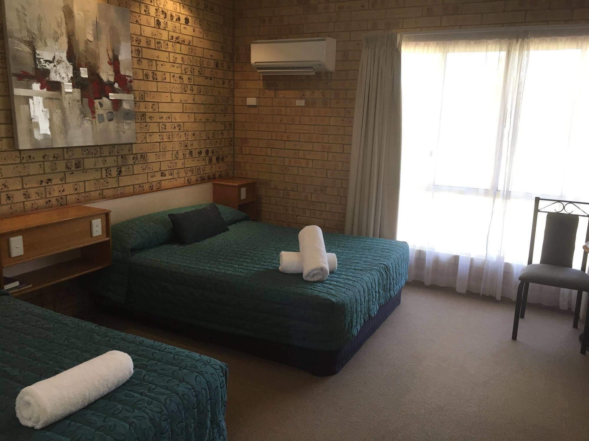 Mulga Country Motor Inn Charleville Esterno foto